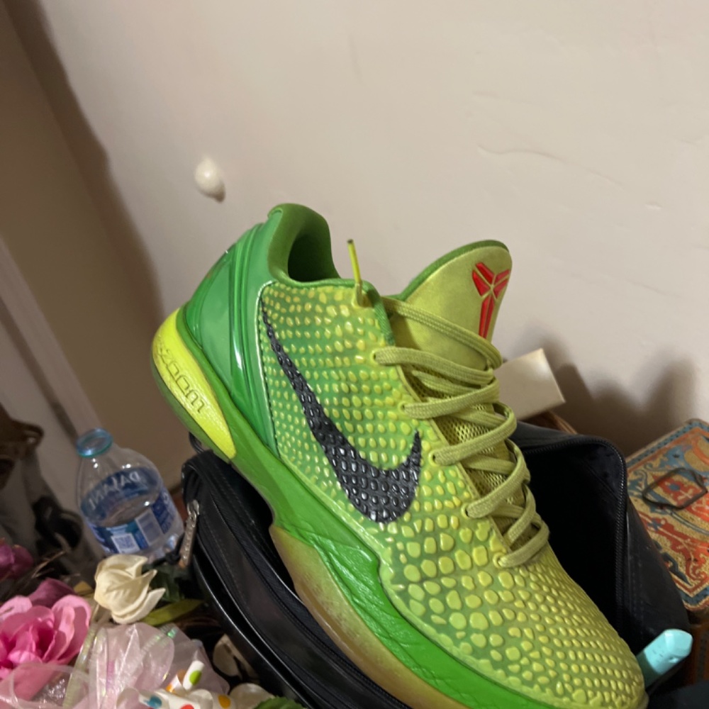 Shoes - Picture 2 of 4